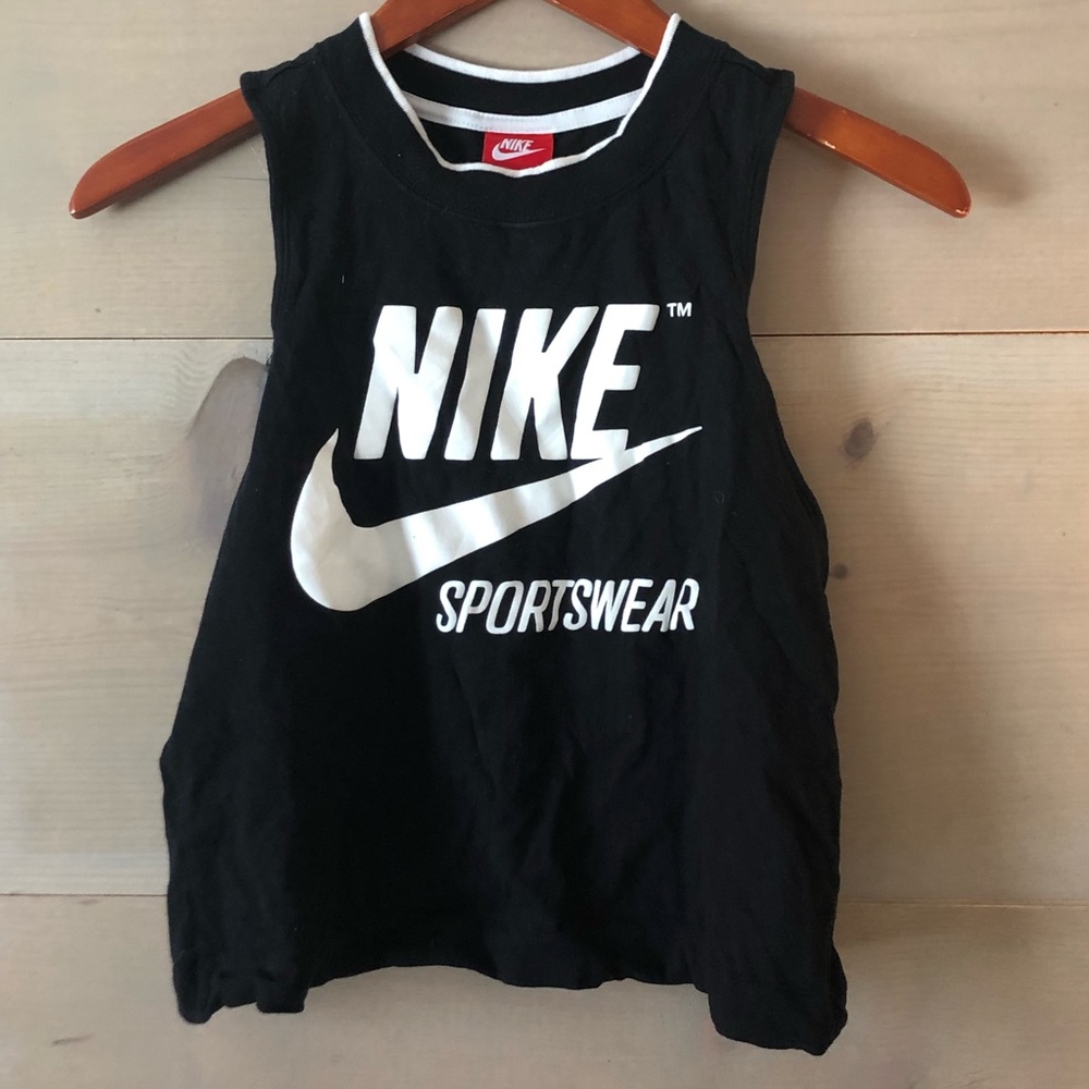 Cropped Nike Tank